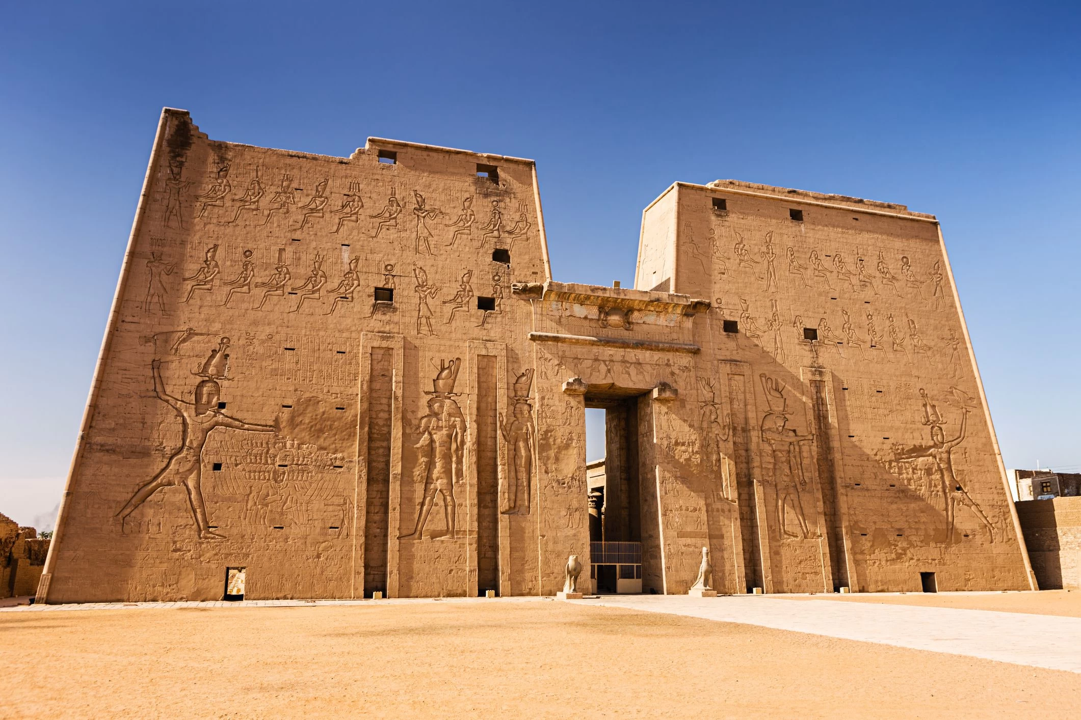 Ultimate Egypt Experience: Cairo, Alexandria, Nile Cruise & Hurghada }}