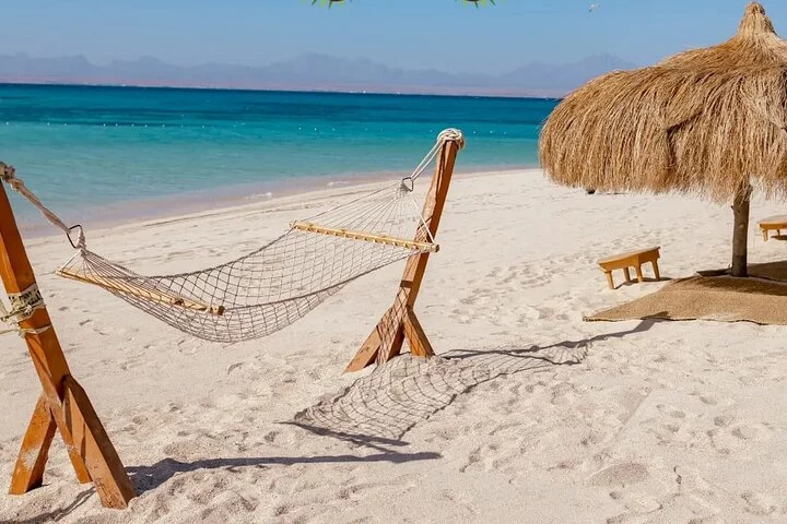 Hula Hula Paradise Island Snorkeling Trip }}