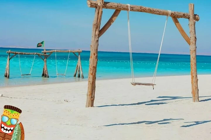 Hula Hula Paradise Island Snorkeling Trip }}