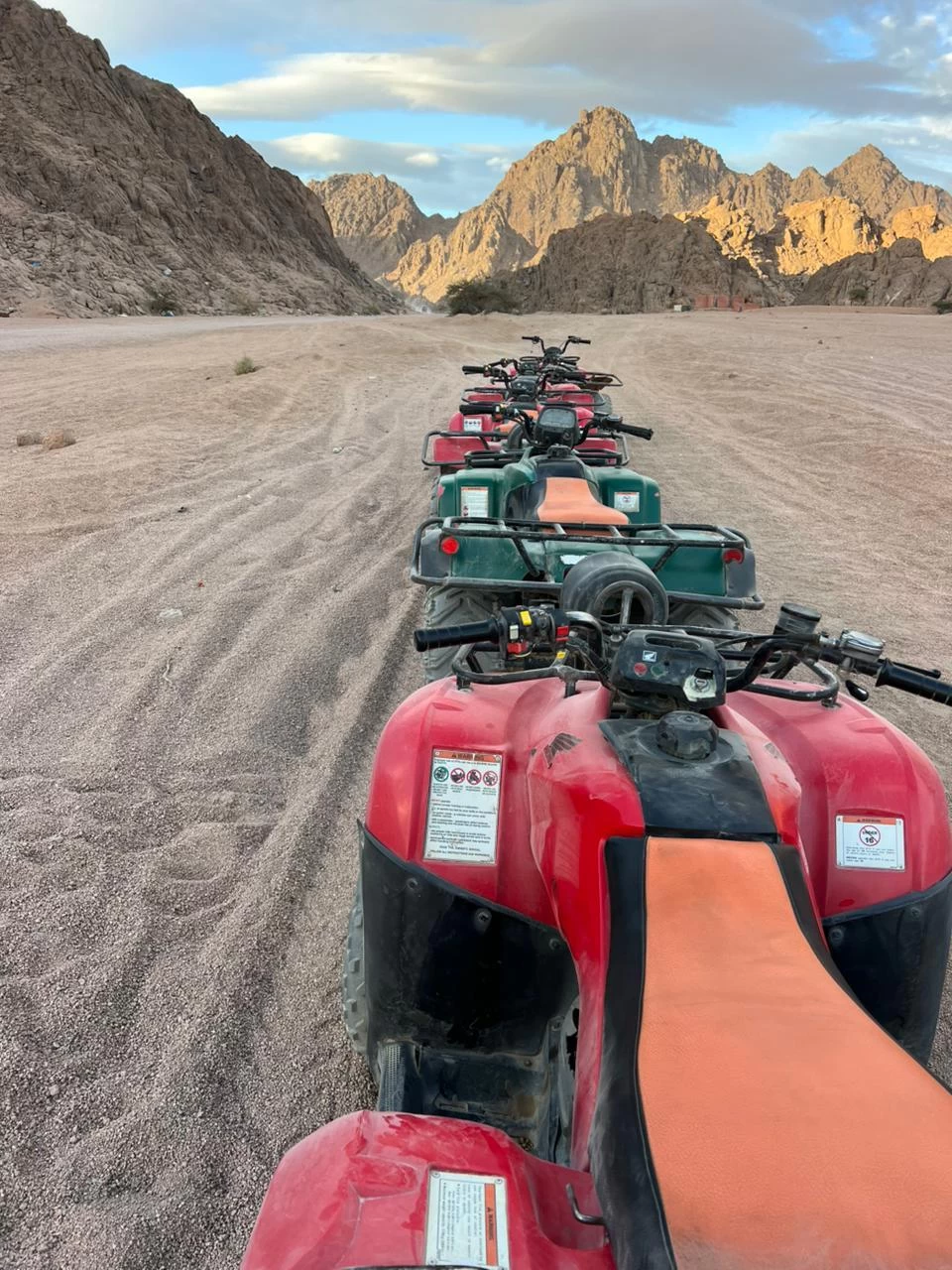 Aventura Matinal de Quadriciclo no Deserto