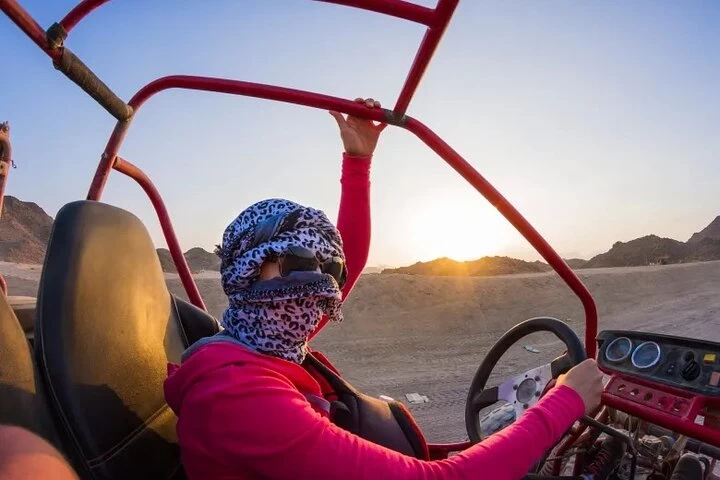 Aventura de Buggy ao Pôr do Sol }}