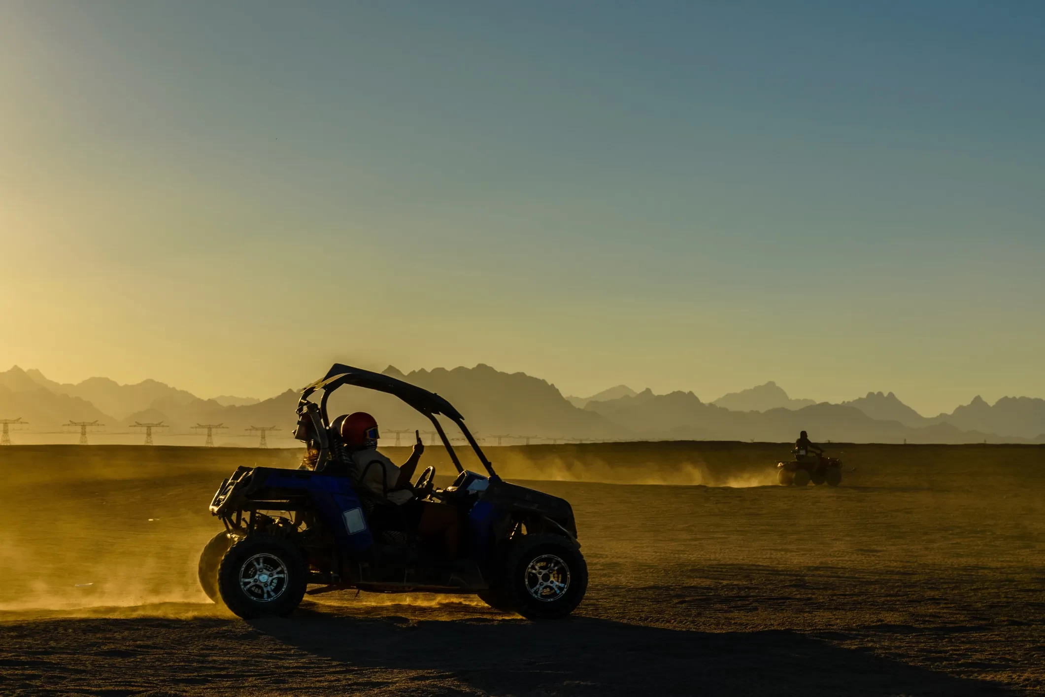Aventura de Buggy ao Pôr do Sol }}