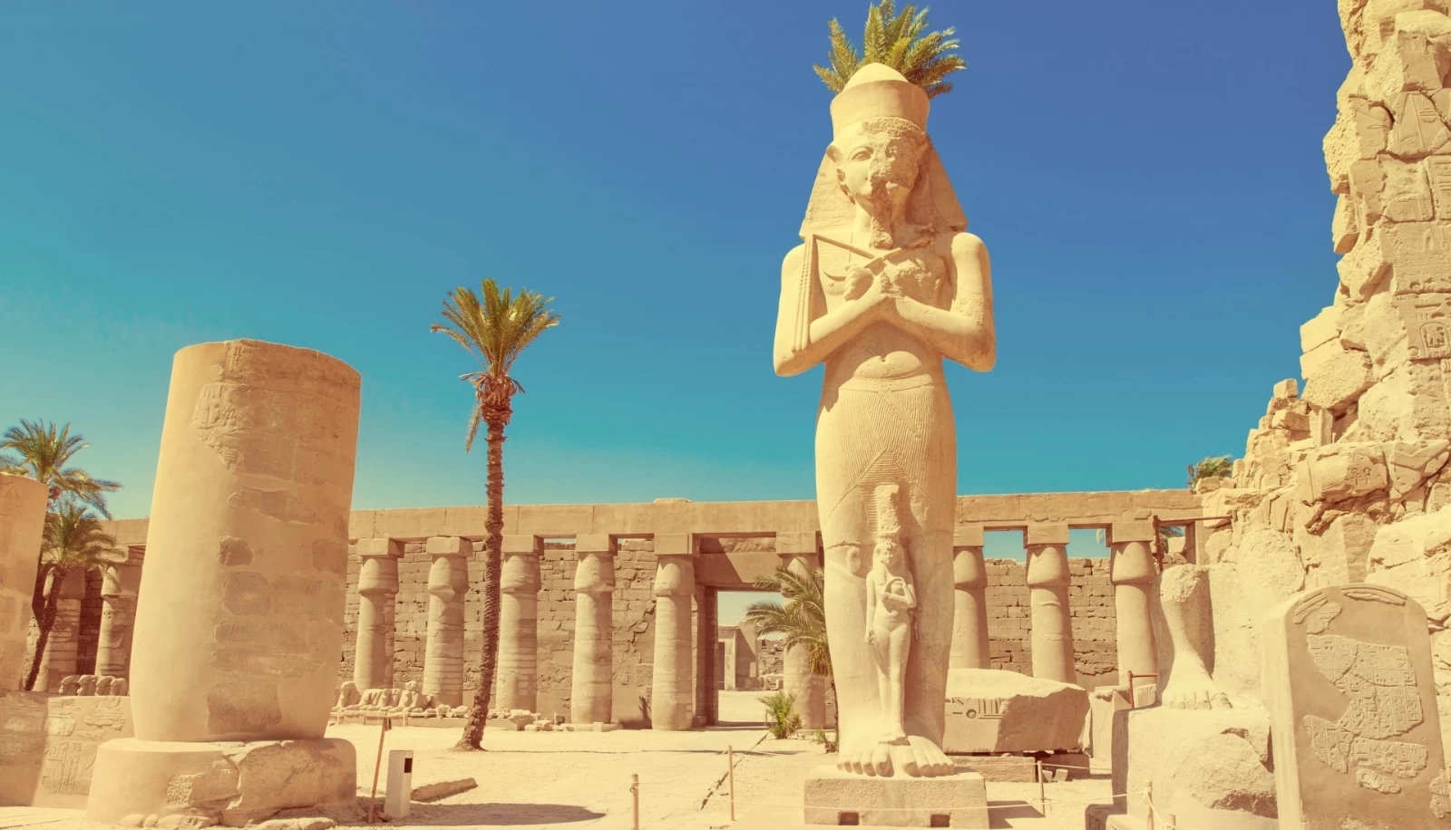Excursão de Um Dia a Luxor por Avião a partir de Sharm el-Sheikh }}
