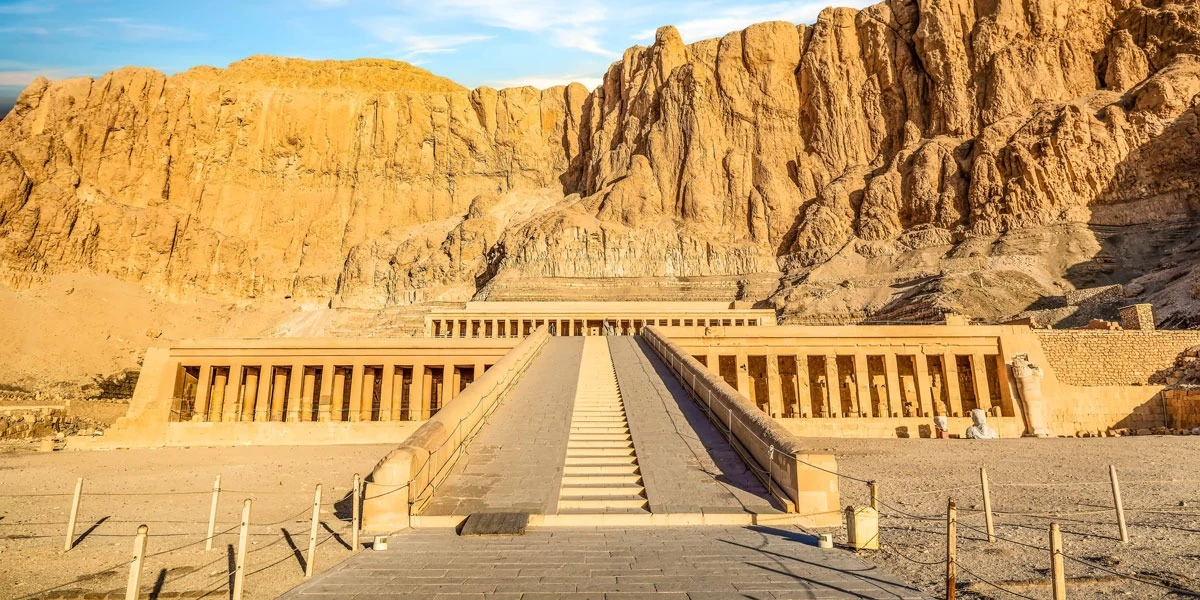 Excursão de Um Dia a Luxor por Avião a partir de Sharm el-Sheikh }}