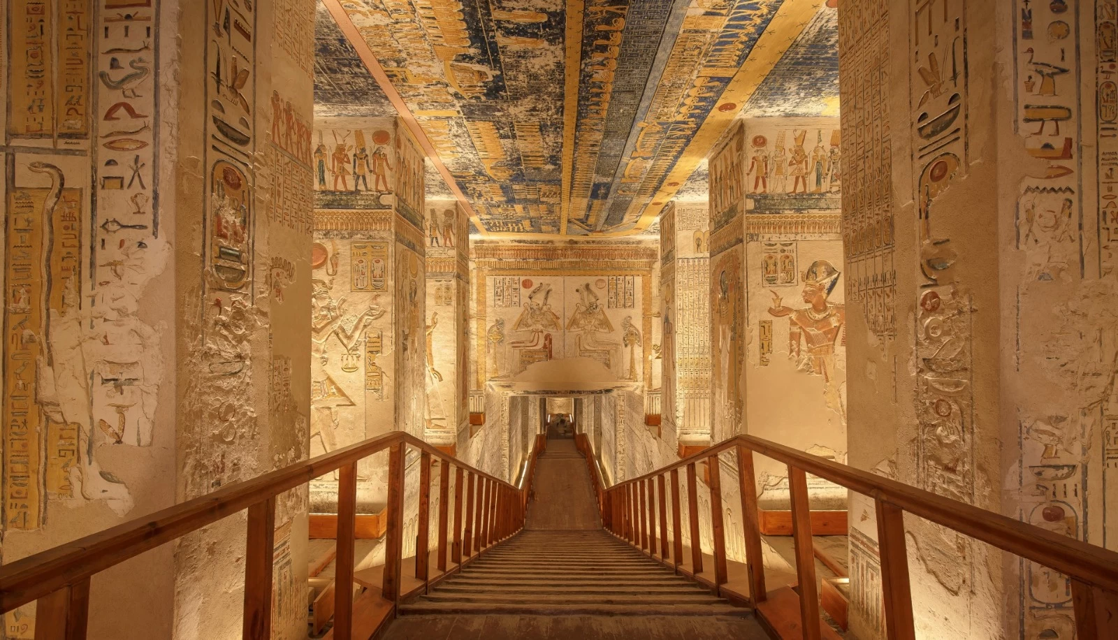 Excursão de Um Dia a Luxor por Avião a partir de Sharm el-Sheikh }}