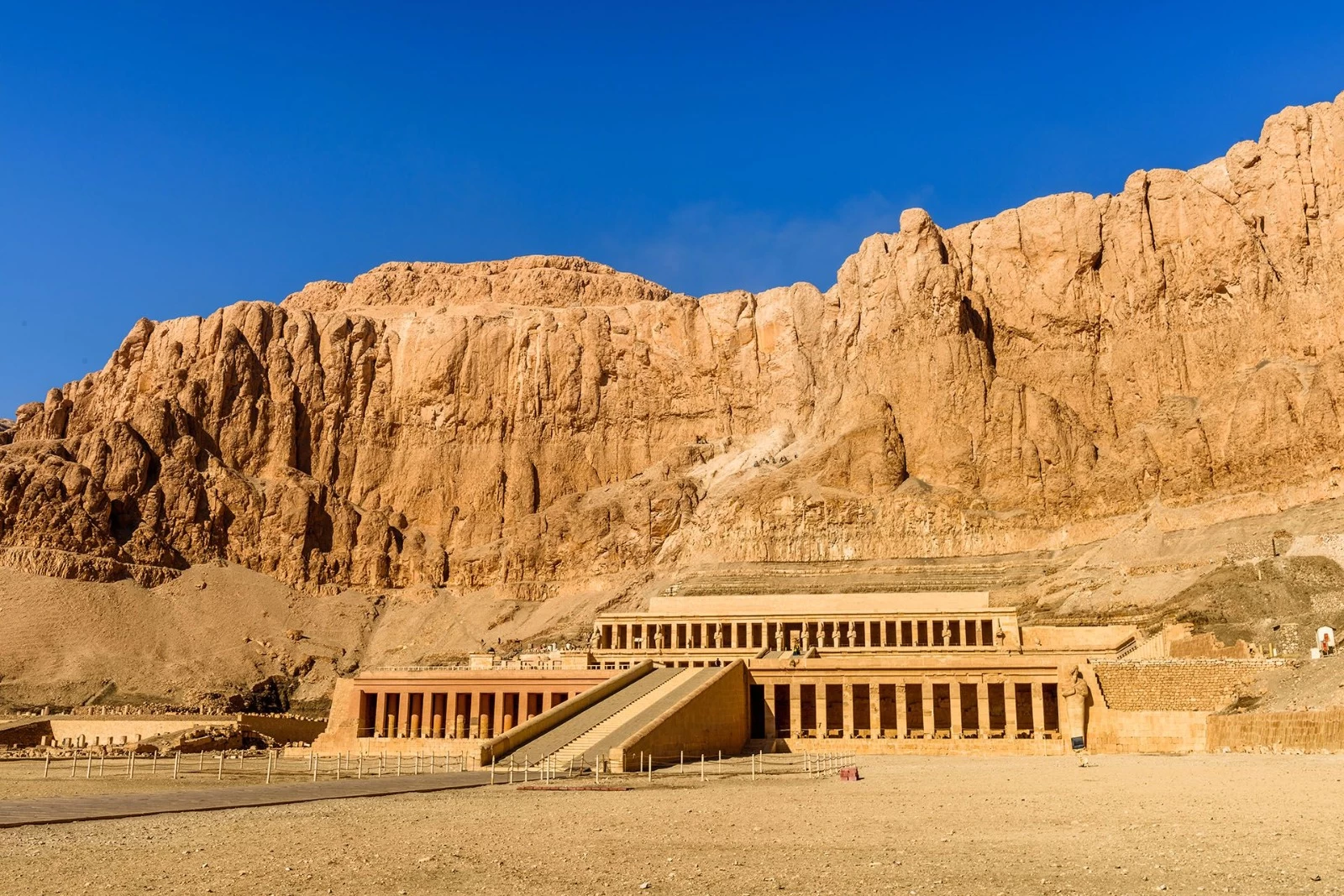 Excursão de Um Dia a Luxor por Avião a partir de Sharm el-Sheikh }}