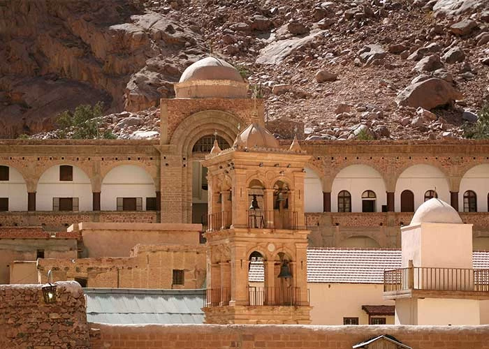 Excursão de Um Dia ao Mosteiro de Santa Catarina e Dahab }}