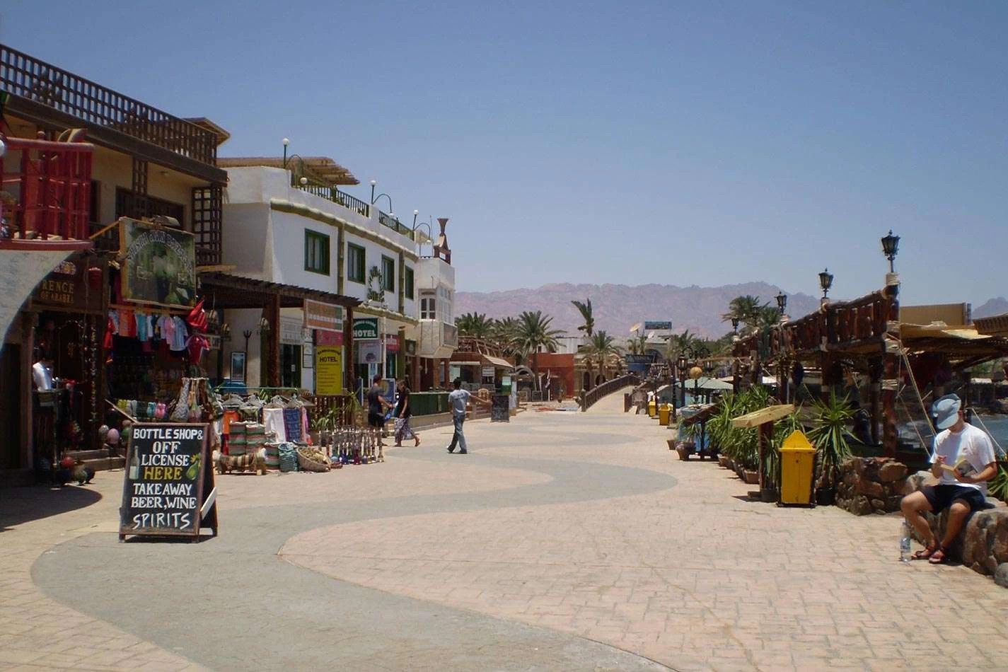 Excursão de Um Dia ao Mosteiro de Santa Catarina e Dahab }}