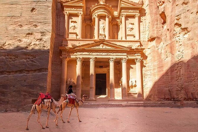 Excursão de Um Dia a Petra a partir de Sharm el-Sheikh }}